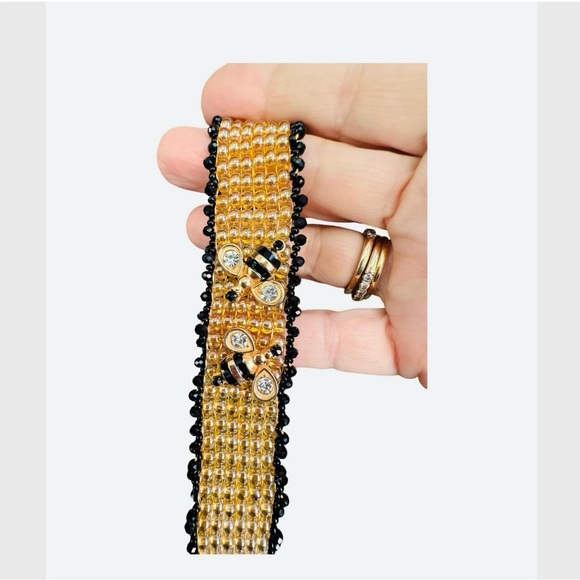 Hand crafted beaded bracelet bees in honeycomb with sparkling trim and charm - Picture 6 of 8